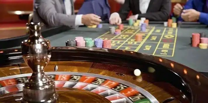 Tampilan odds live real-time taruhan Sepak Bola dan Esports di Raja Toto1